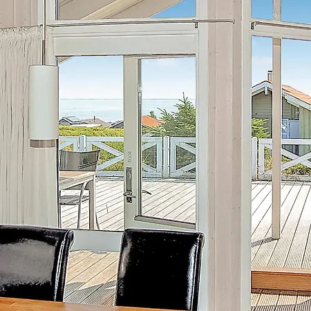 Casa de Férias Beach Front Home In Sjolund With Sauna Sjolund